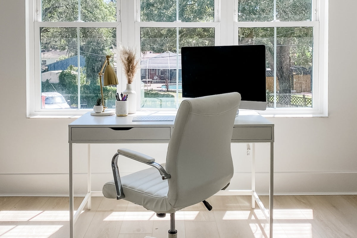 How Your 1:1 Client Contract Can Help You Effectively Set (and Keep) Boundaries