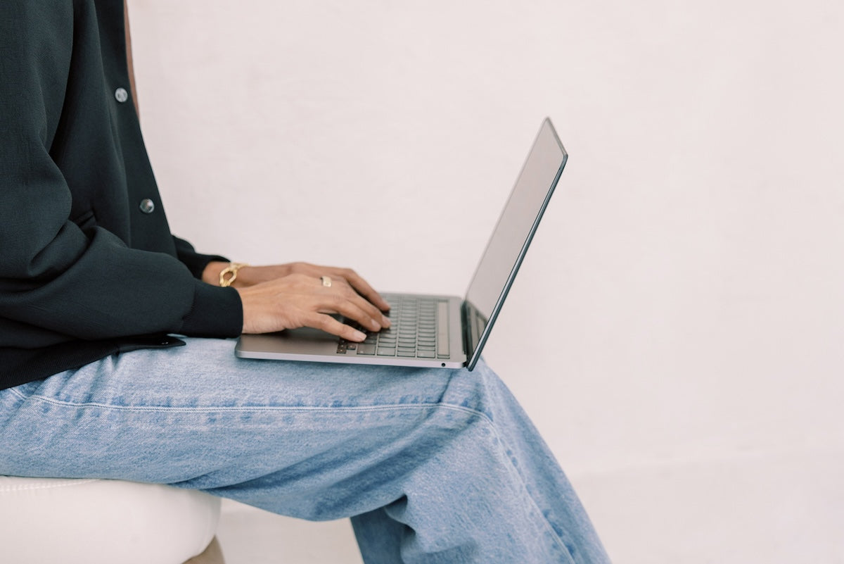 Service provider reviewing a contract with a no-chargeback clause